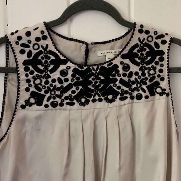 Banana Republic Petite 100% Silk Embroidery Top - Picture 2 of 6